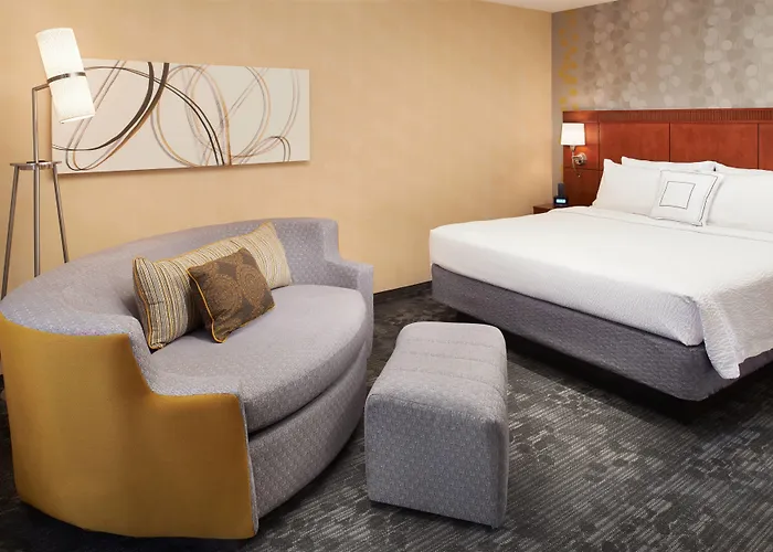 Hotel Courtyard Chicago 3*