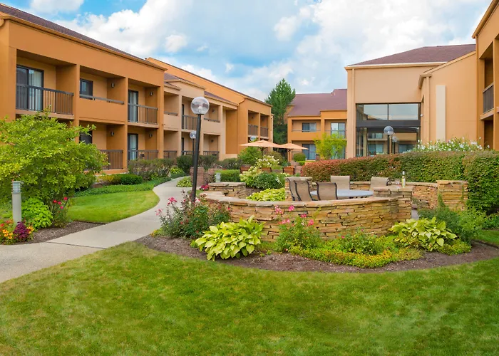Courtyard Chicago 3*
