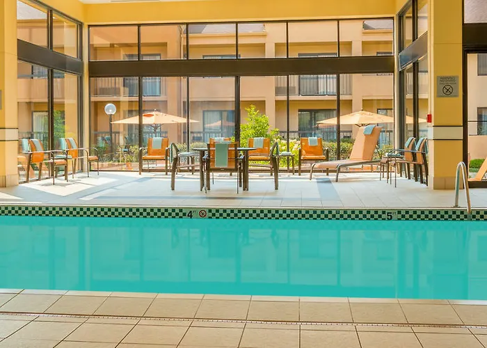 Hotel Courtyard Chicago 3*